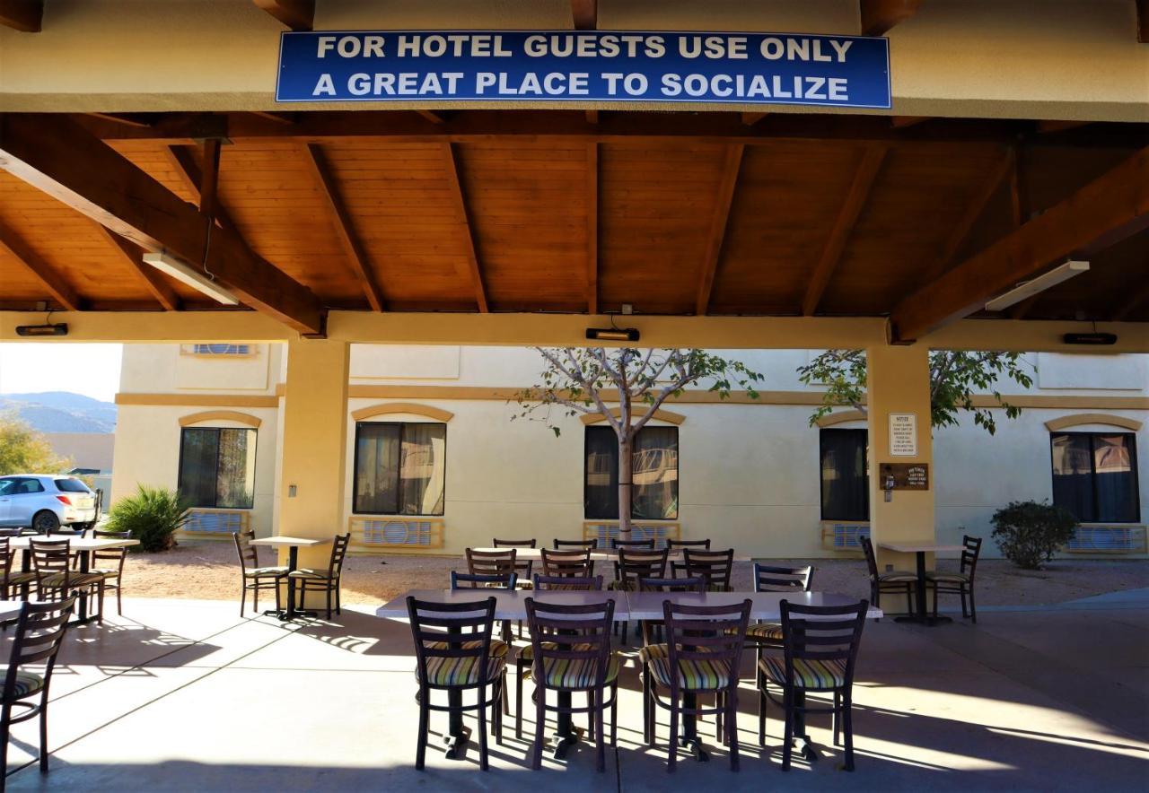 Oasis Inn And Suites 29 Palms Hotel Joshua Tree National Park Twentynine Palms Eksteriør billede